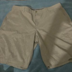 Men’s PGA Tour golf shorts